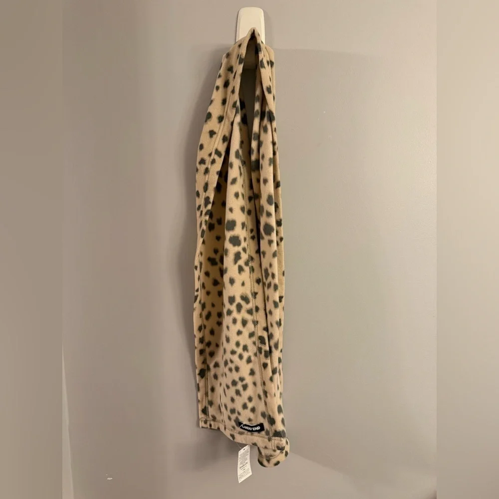 Lands’ End Leopard Print Fleece Scarf & Gloves Set – EZ Touch – Medium